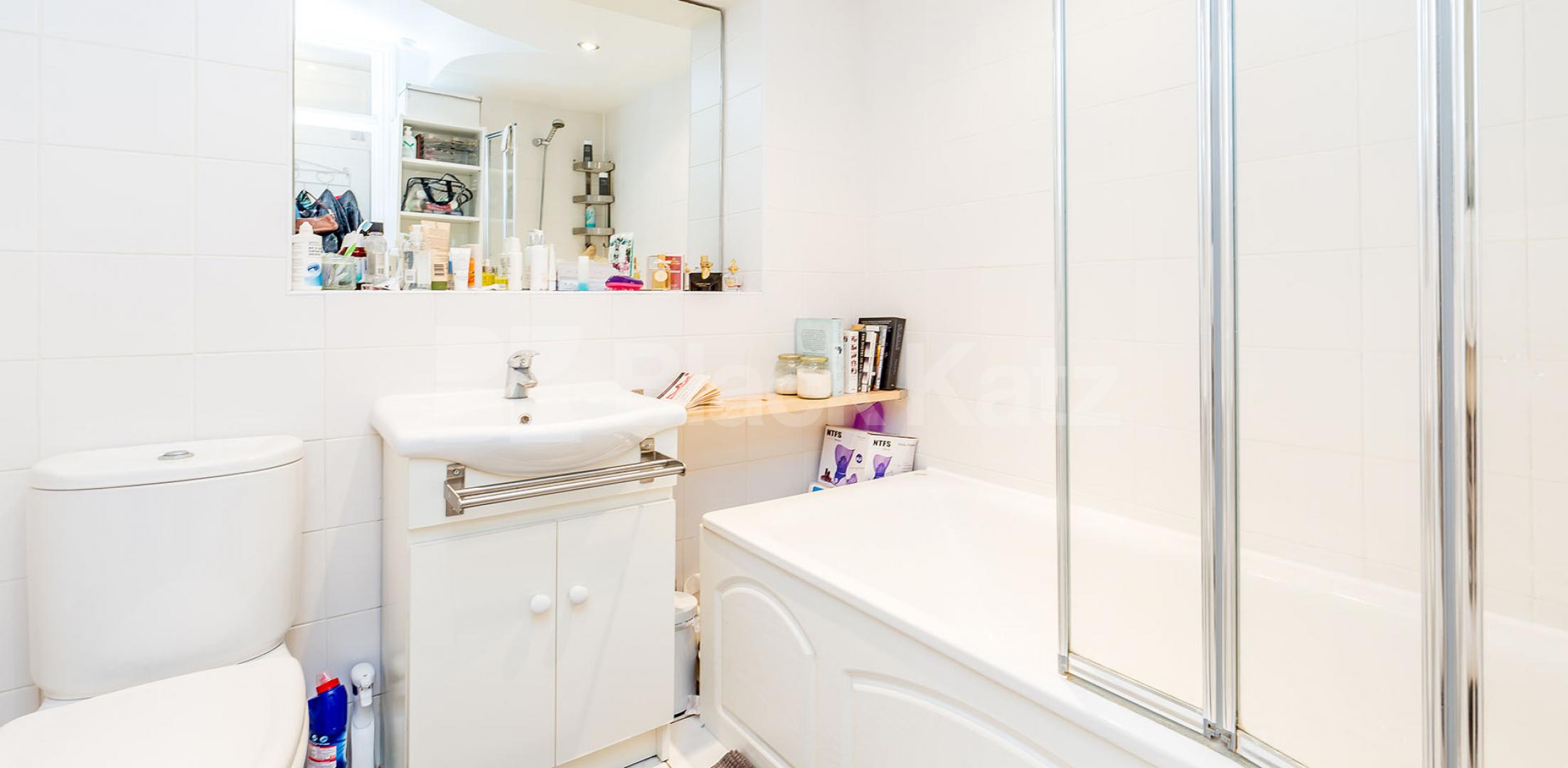 Located in a beautiful period building a bright and cosy 1 bedroom property Rotherfield Street, De Beauvoir