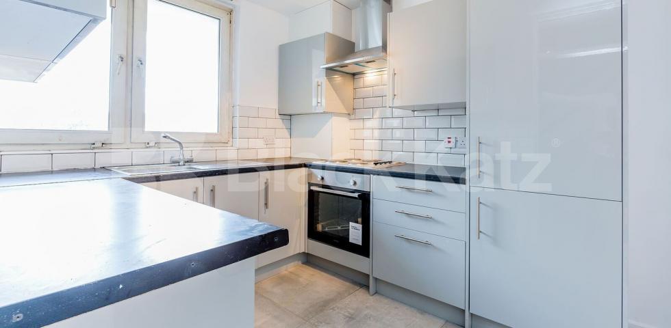 			4/5 BEDROOM FLAT IN MILE END, 5 Bedroom, 1 bath, 1 reception Flat			 Tidey Street, MILE END-BOW