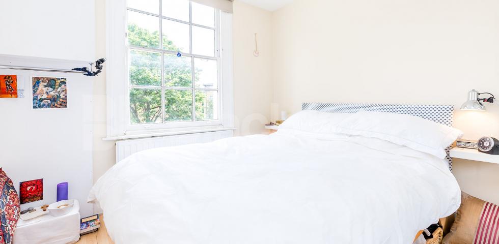 Located in a beautiful period building a bright and cosy 1 bedroom property Rotherfield Street, De Beauvoir
