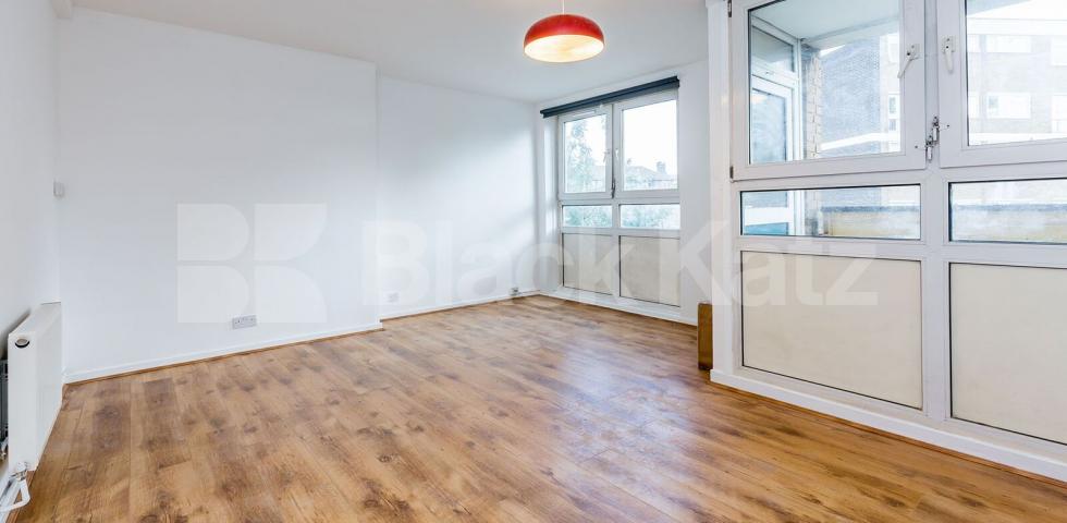 			NEWLY REFURBISHED 4 BEDROOM MAISONETTE , 4 Bedroom, 1 bath, 1 reception Flat			 Tidey Street, MILE END-BOW