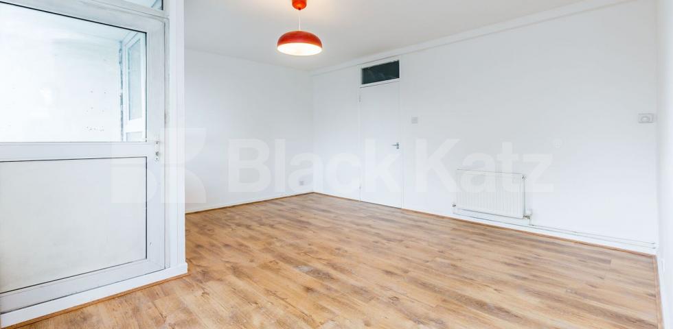 			4/5 BEDROOM FLAT IN MILE END, 5 Bedroom, 1 bath, 1 reception Flat			 Tidey Street, MILE END-BOW