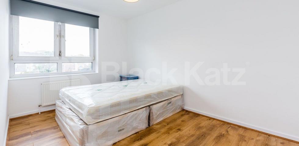 			NEWLY REFURBISHED 4 BEDROOM MAISONETTE , 4 Bedroom, 1 bath, 1 reception Flat			 Tidey Street, MILE END-BOW