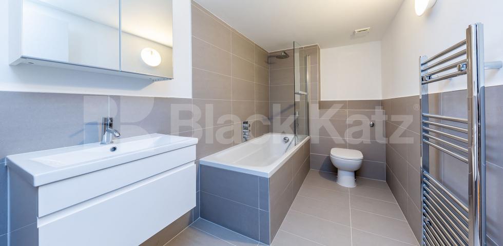 			PERFECT FOR STUDENTS & PROFESSIONALS , 2 Bedroom, 1 bath, 1 reception Apartment			 FREDERICK STREET WC1X, KINGS CROSS / ISLINGTON