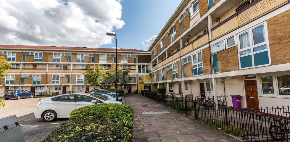 			4/5 BEDROOM FLAT IN MILE END, 5 Bedroom, 1 bath, 1 reception Flat			 Tidey Street, MILE END-BOW