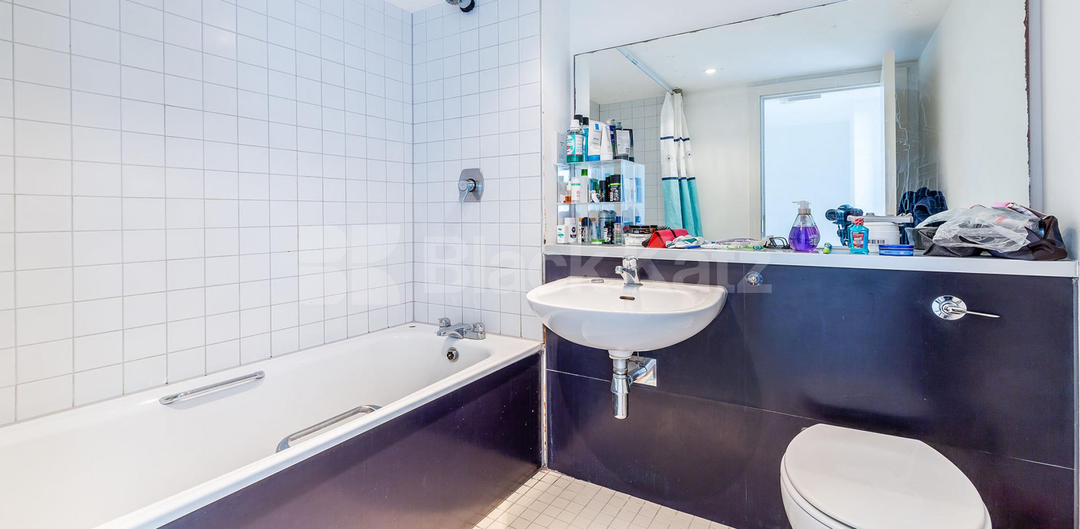 			MUST SEE!!, 2 Bedroom, 1 bath, 1 reception Flat			 Red Square, Carysfort Road, STOKE NEWINGTON