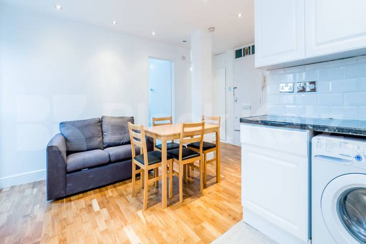 2 double bedroom property with balcony located in Holloway N7 Windsor Road, Holloway