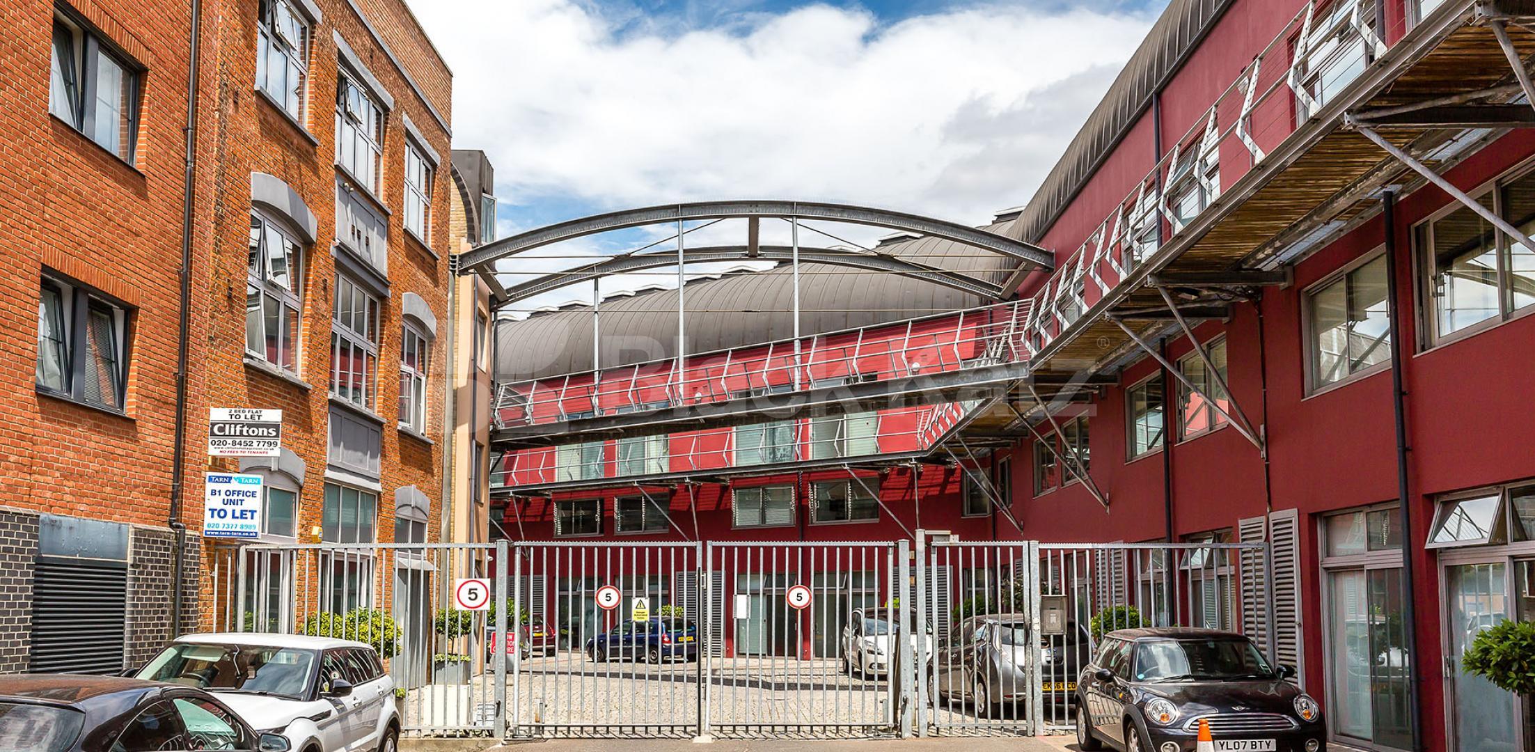 			MUST SEE!!, 2 Bedroom, 1 bath, 1 reception Flat			 Red Square, Carysfort Road, STOKE NEWINGTON