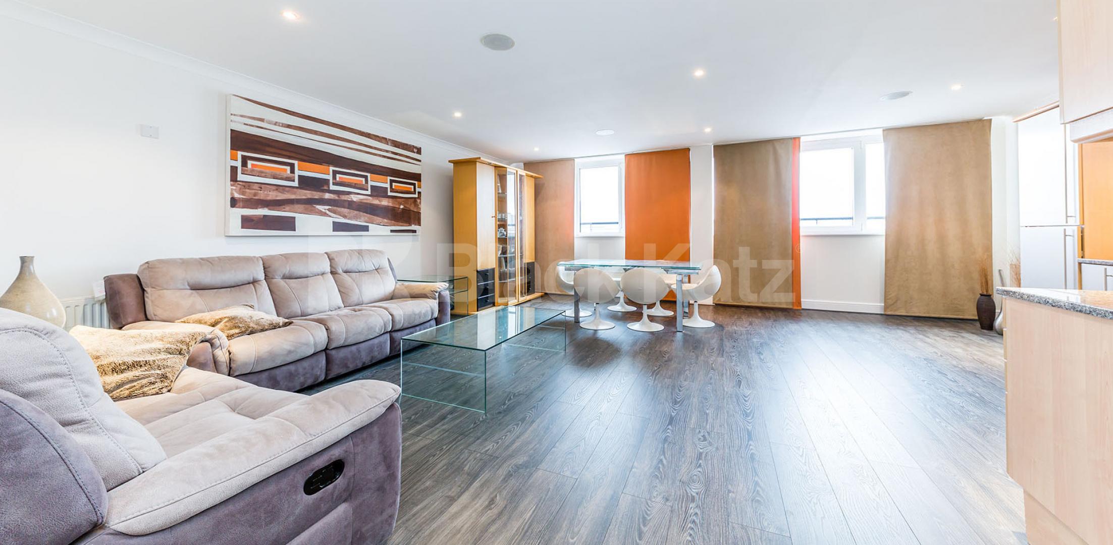 			STUNNING TWO BED IN ANGEL, 2 Bedroom, 1 bath, 1 reception Flat			 THE POINT-BARON STREET, ANGEL-ISLINGTON