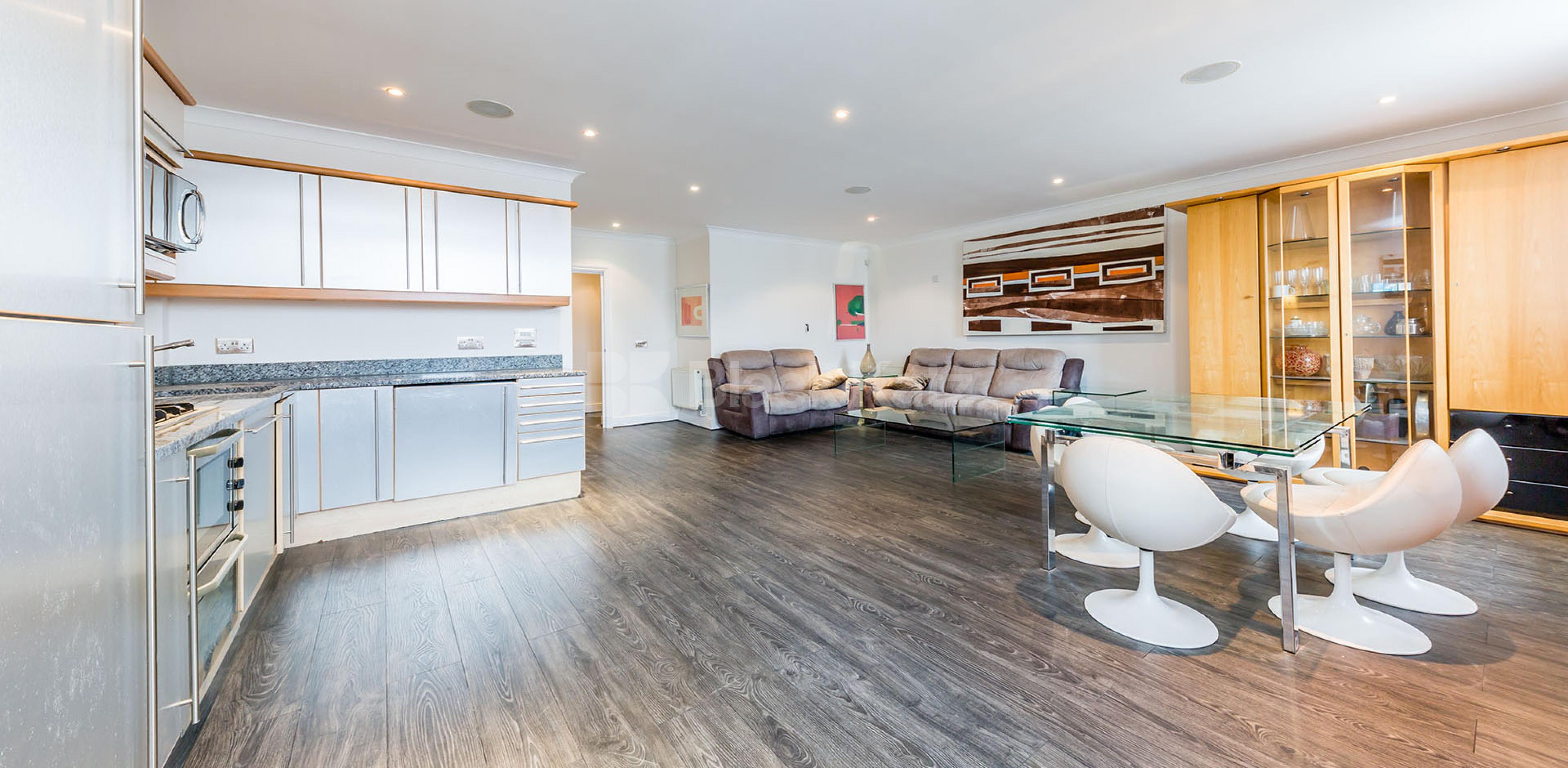 			STUNNING TWO BED IN ANGEL, 2 Bedroom, 1 bath, 1 reception Flat			 THE POINT-BARON STREET, ANGEL-ISLINGTON N1