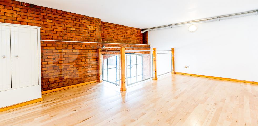 			NEW INSTRUCTION! WAREHOUSE CONVERSION, 1 Bedroom, 1 bath, 1 reception Flat			 Henshall Street, ISLINGTON-CANONBURY