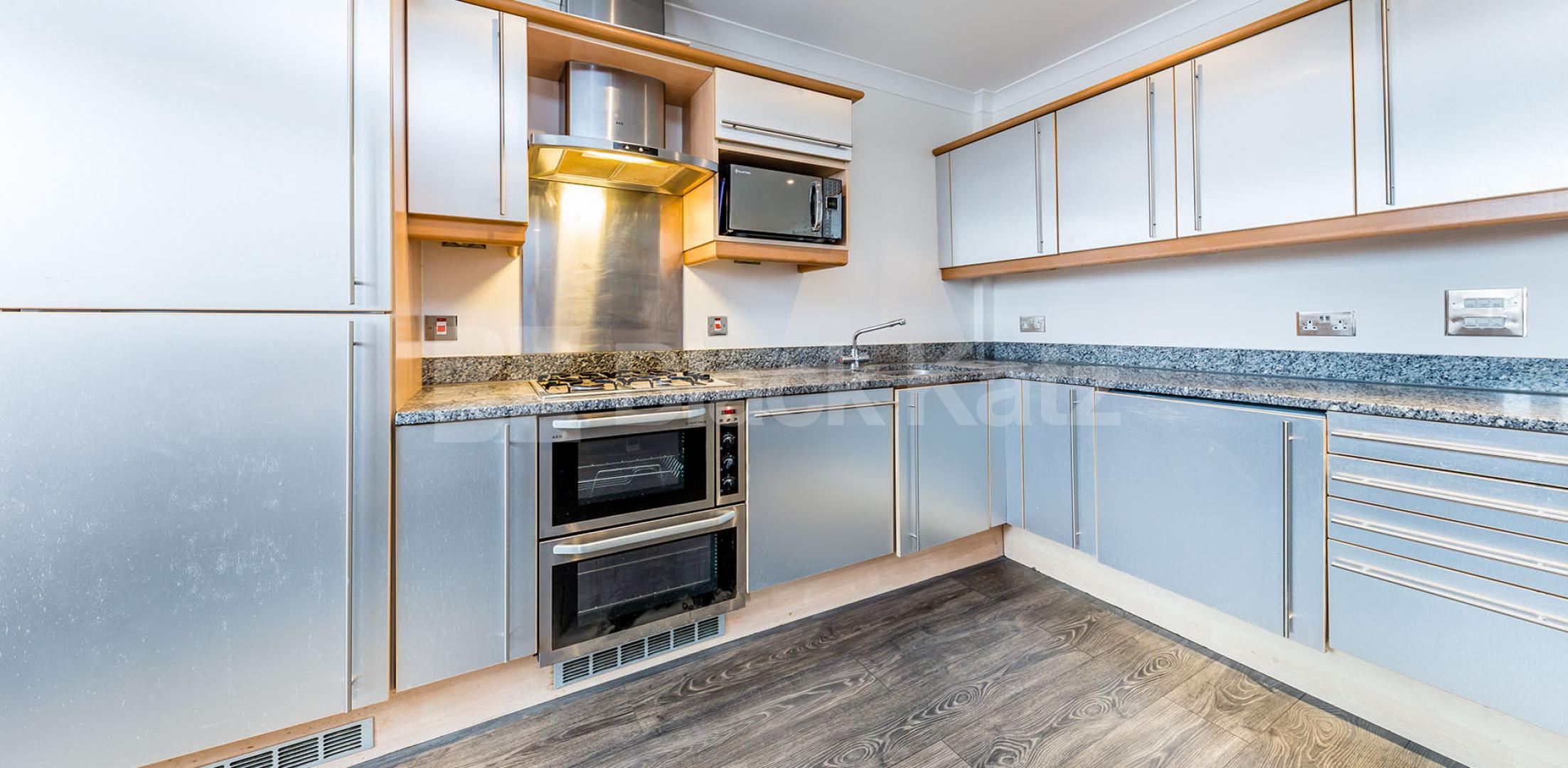 			STUNNING TWO BED IN ANGEL, 2 Bedroom, 1 bath, 1 reception Flat			 THE POINT-BARON STREET, ANGEL-ISLINGTON