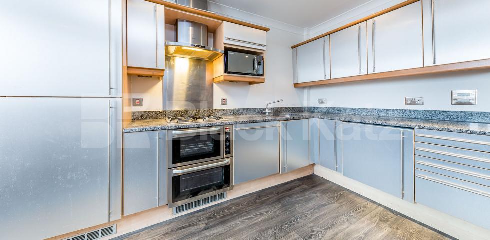 			STUNNING TWO BED IN ANGEL, 2 Bedroom, 1 bath, 1 reception Flat			 THE POINT-BARON STREET, ANGEL-ISLINGTON