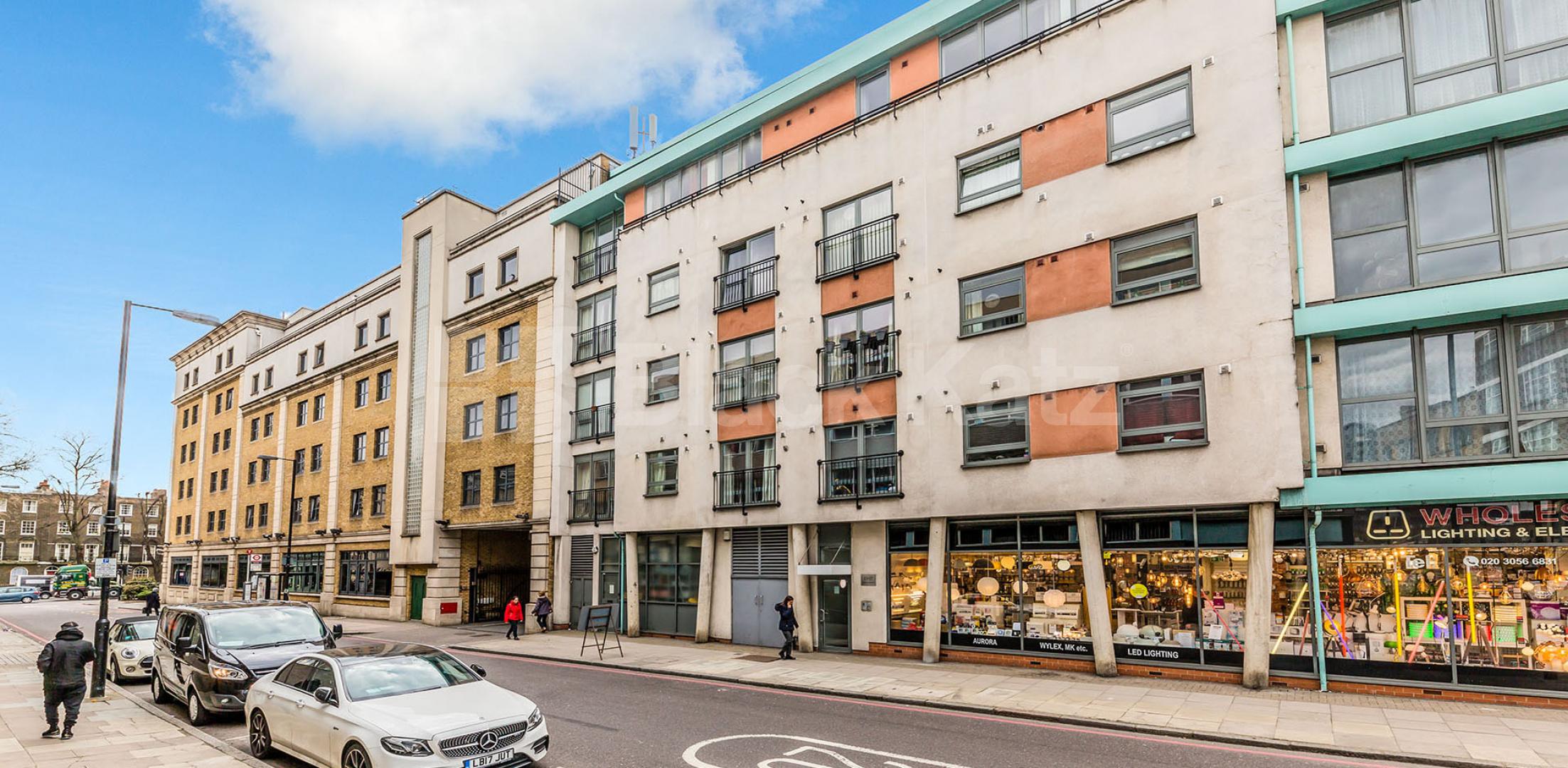 			STUNNING TWO BED IN ANGEL, 2 Bedroom, 1 bath, 1 reception Flat			 THE POINT-BARON STREET, ANGEL-ISLINGTON