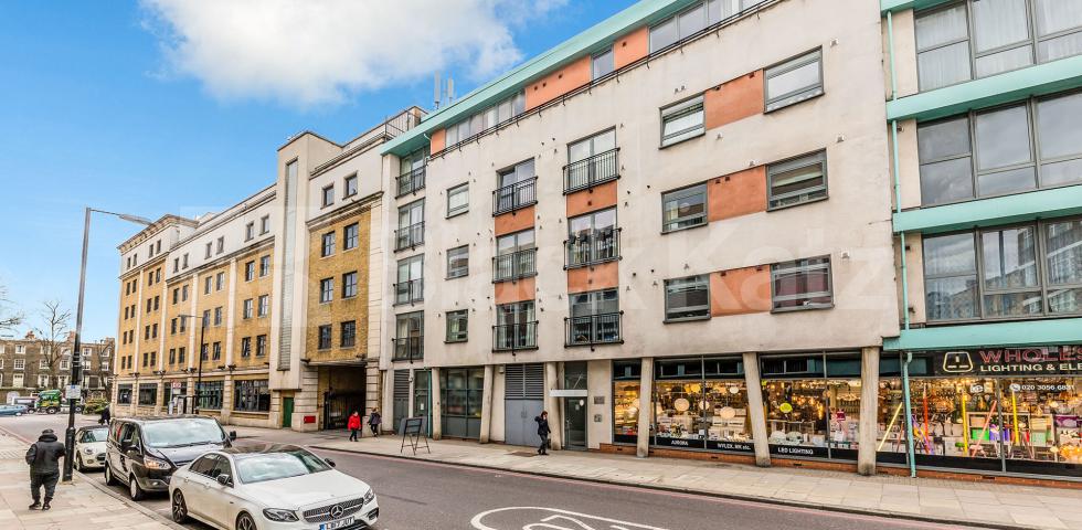 			STUNNING TWO BED IN ANGEL, 2 Bedroom, 1 bath, 1 reception Flat			 THE POINT-BARON STREET, ANGEL-ISLINGTON