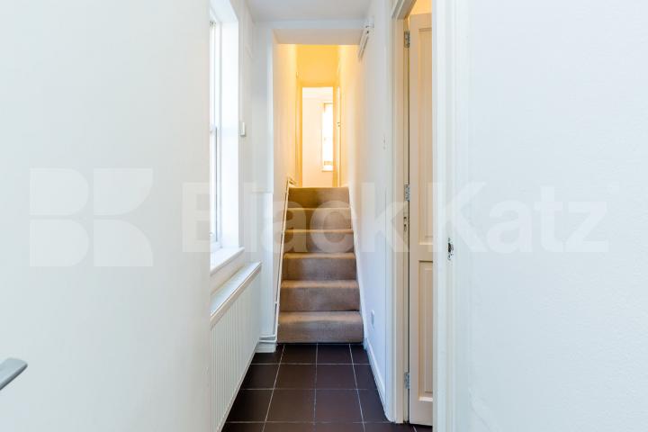 Located in Highbury is this lovely 1 bedroom split level property Benwell Road, Holloway