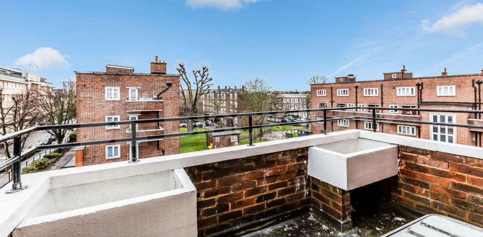 			NEW INSTRUCTION!, 2 Bedroom, 1 bath, 1 reception Flat			 Bennett Crt Axminster Road, HOLLOWAY