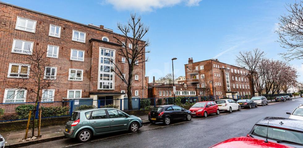			NEW INSTRUCTION!, 2 Bedroom, 1 bath, 1 reception Flat			 Bennett Crt Axminster Road, HOLLOWAY