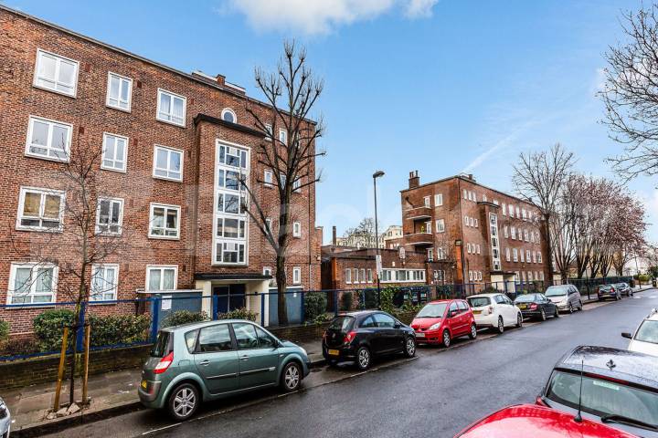 2 double bedroom property with balcony located in Holloway N7 Windsor Road, Holloway