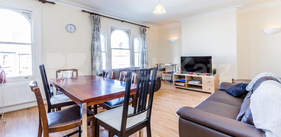 			Fantastic Large Split Level Flat, 3 Bedroom, 1 bath, 1 reception Flat			 Palace Gates Road, ALEXANDRA PALACE