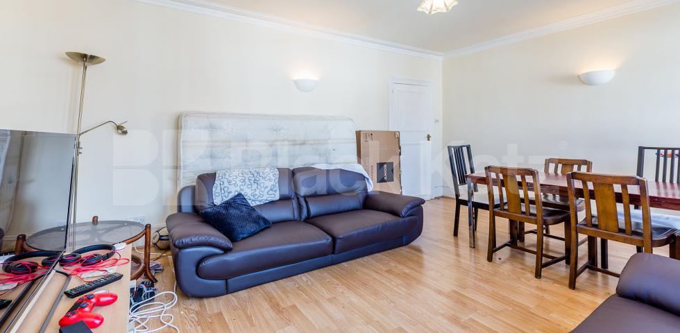 			Fantastic Large Split Level Flat, 3 Bedroom, 1 bath, 1 reception Flat			 Palace Gates Road, ALEXANDRA PALACE