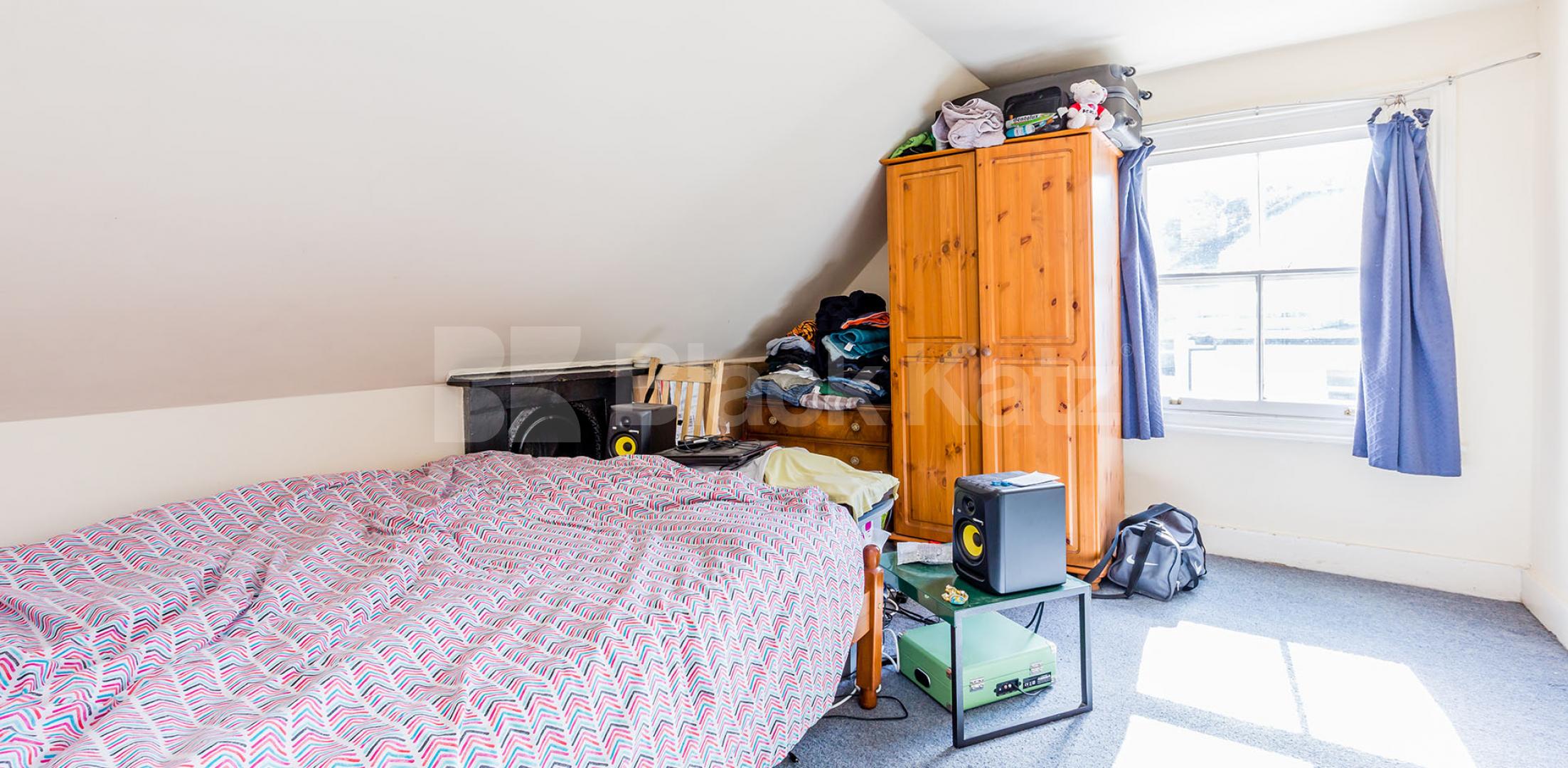 			Fantastic Large Split Level Flat, 3 Bedroom, 1 bath, 1 reception Flat			 Palace Gates Road, ALEXANDRA PALACE