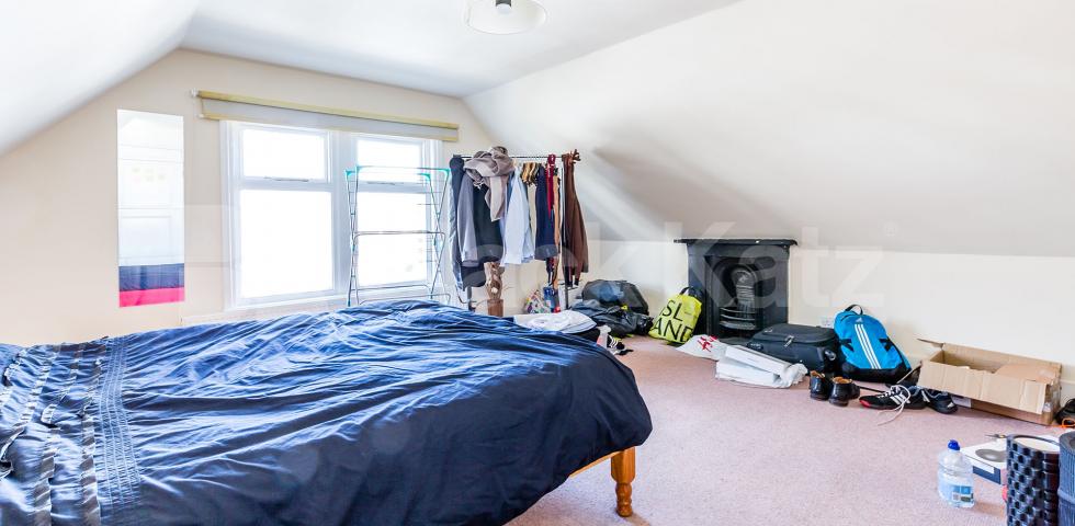 			Fantastic Large Split Level Flat, 3 Bedroom, 1 bath, 1 reception Flat			 Palace Gates Road, ALEXANDRA PALACE