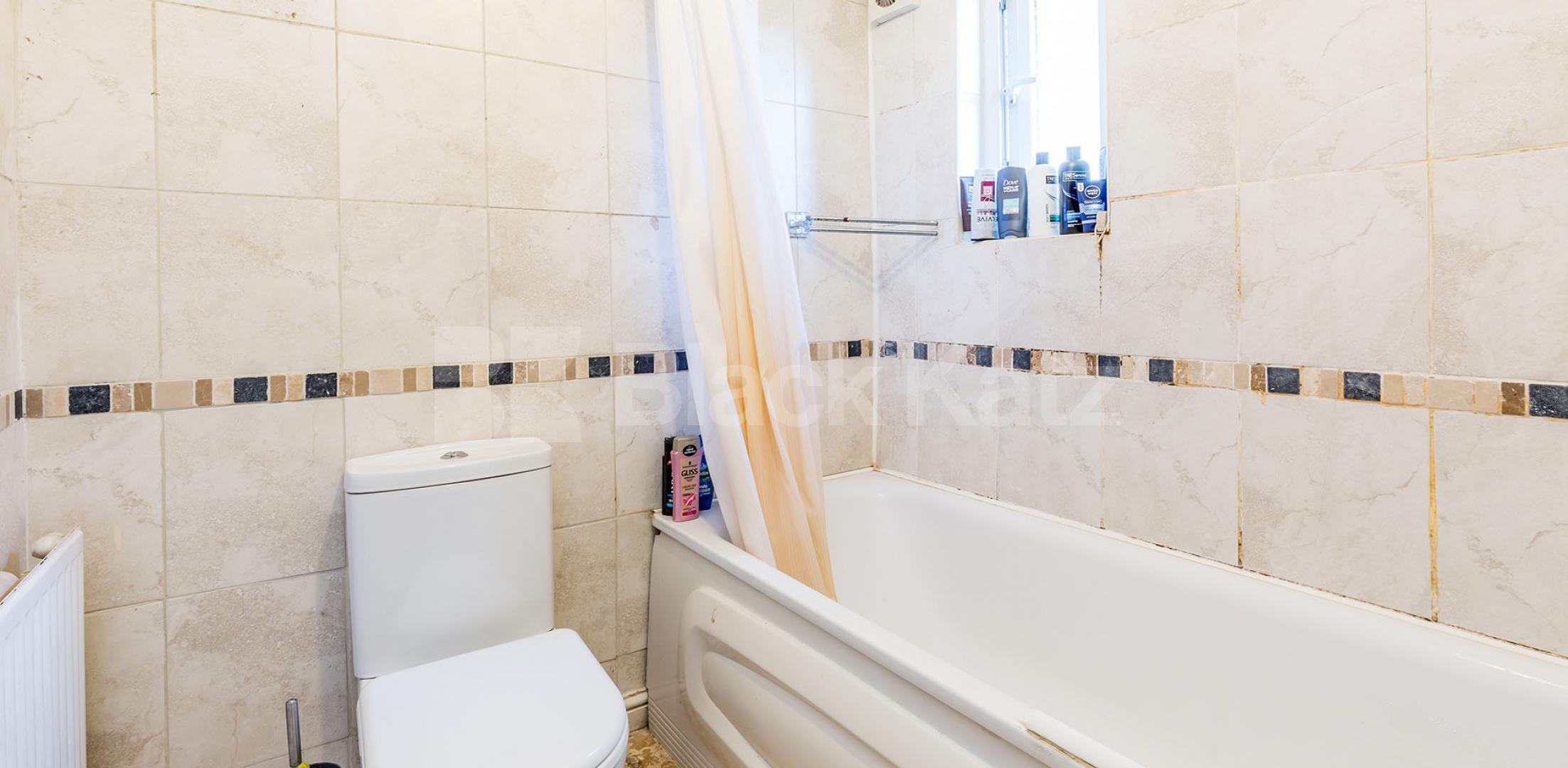 			Fantastic Large Split Level Flat, 3 Bedroom, 1 bath, 1 reception Flat			 Palace Gates Road, ALEXANDRA PALACE