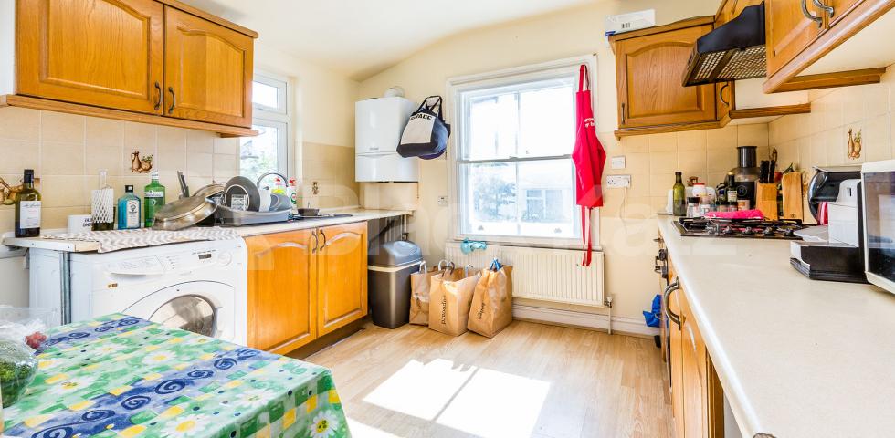 			Fantastic Large Split Level Flat, 3 Bedroom, 1 bath, 1 reception Flat			 Palace Gates Road, ALEXANDRA PALACE