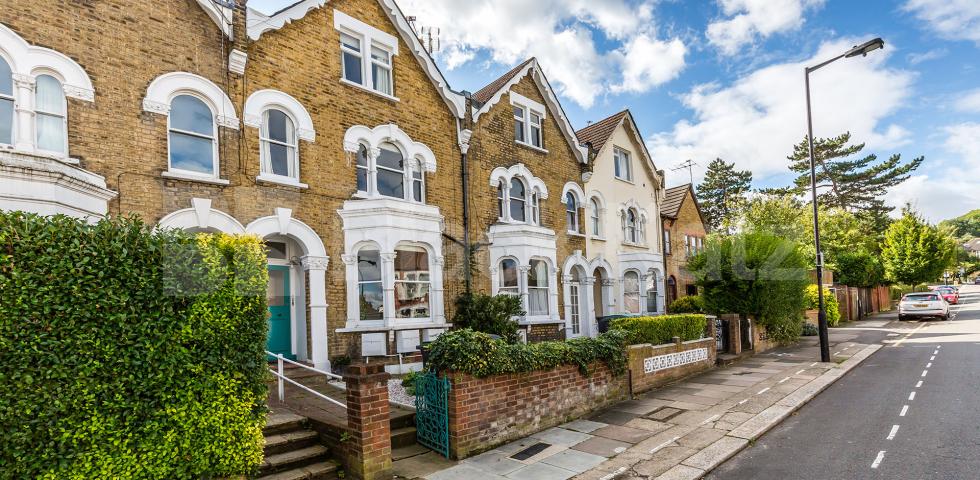 			Fantastic Large Split Level Flat, 3 Bedroom, 1 bath, 1 reception Flat			 Palace Gates Road, ALEXANDRA PALACE