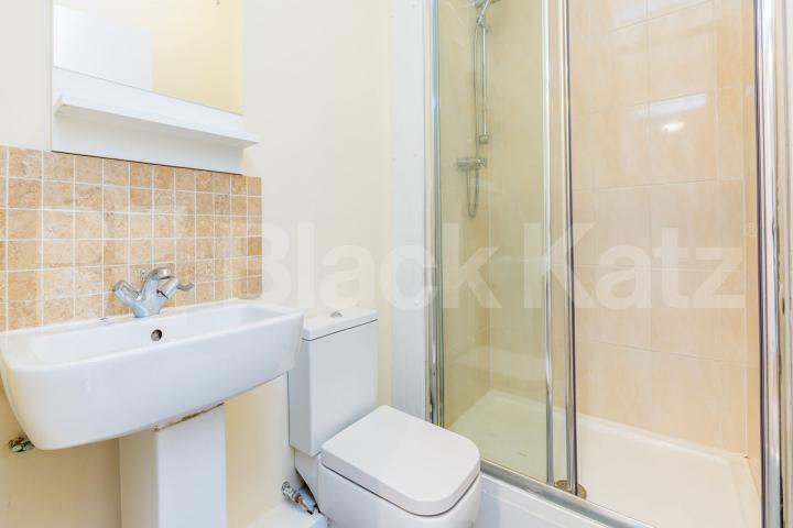 2 bedroom 2 bathroom spacious property located in De Beauvoir  Buckingham Road, De Beauvoir Town