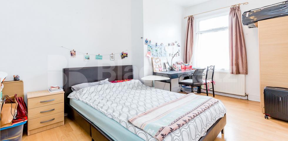 			5 Bedroom, 1 bath, 1 reception Terraced House			 Tottenhall Rd, Palmers Green