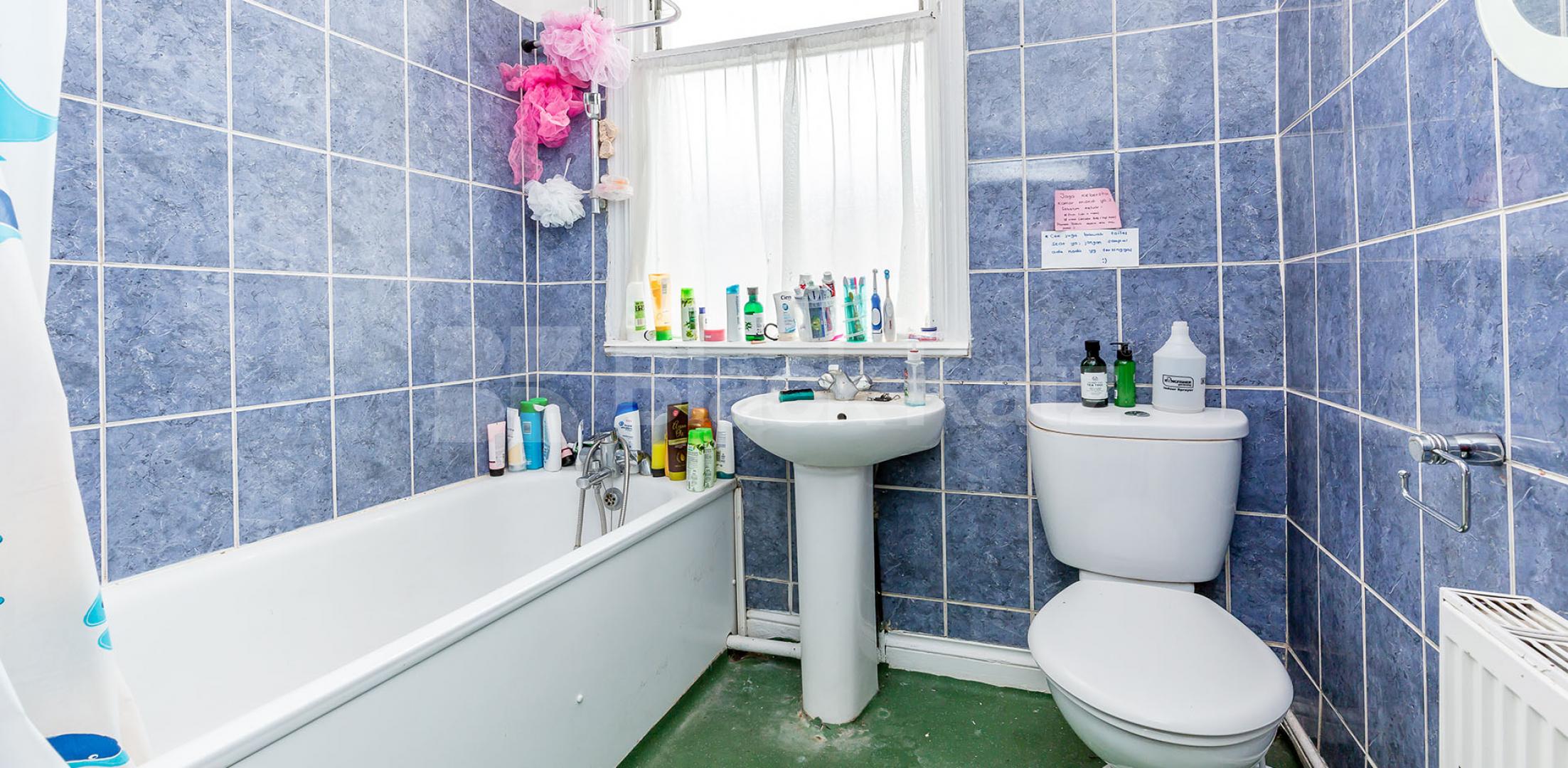 			5 Bedroom, 1 bath, 1 reception Terraced House			 Tottenhall Rd, Palmers Green