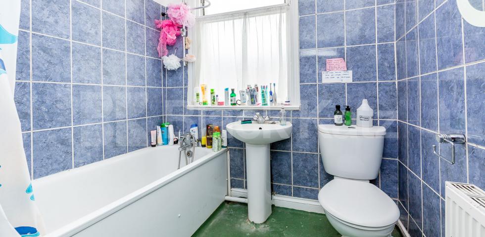 			5 Bedroom, 1 bath, 1 reception Terraced House			 Tottenhall Rd, Palmers Green