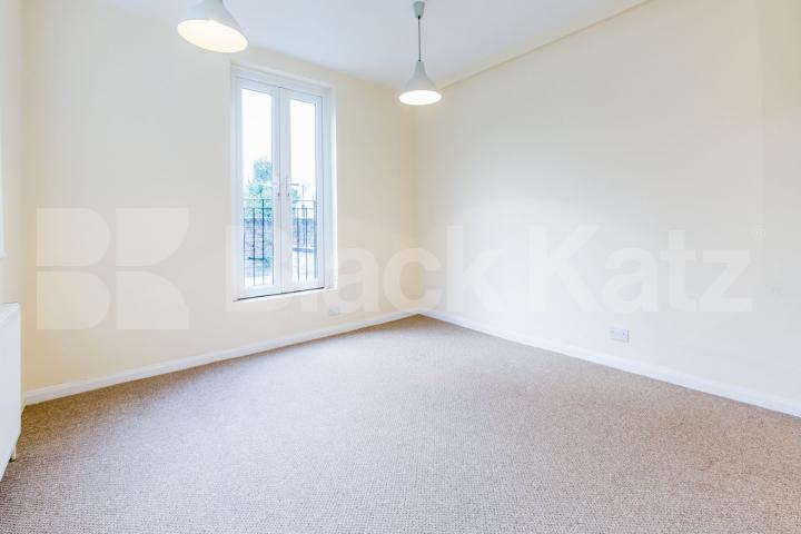 2 bedroom 2 bathroom spacious property located in De Beauvoir  Buckingham Road, De Beauvoir Town