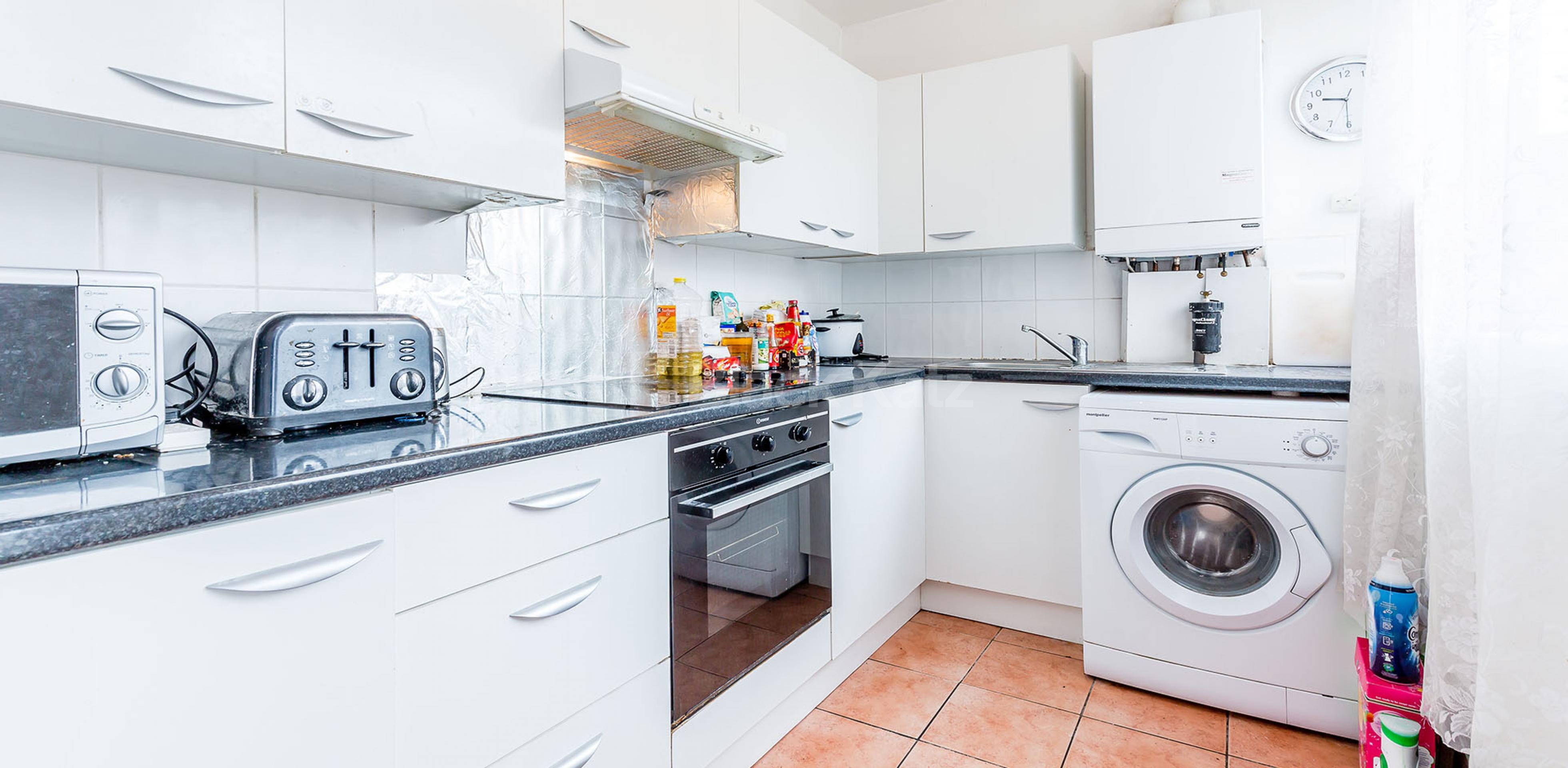 			5 Bedroom, 1 bath, 1 reception Terraced House			 Tottenhall Rd, Palmers Green N13