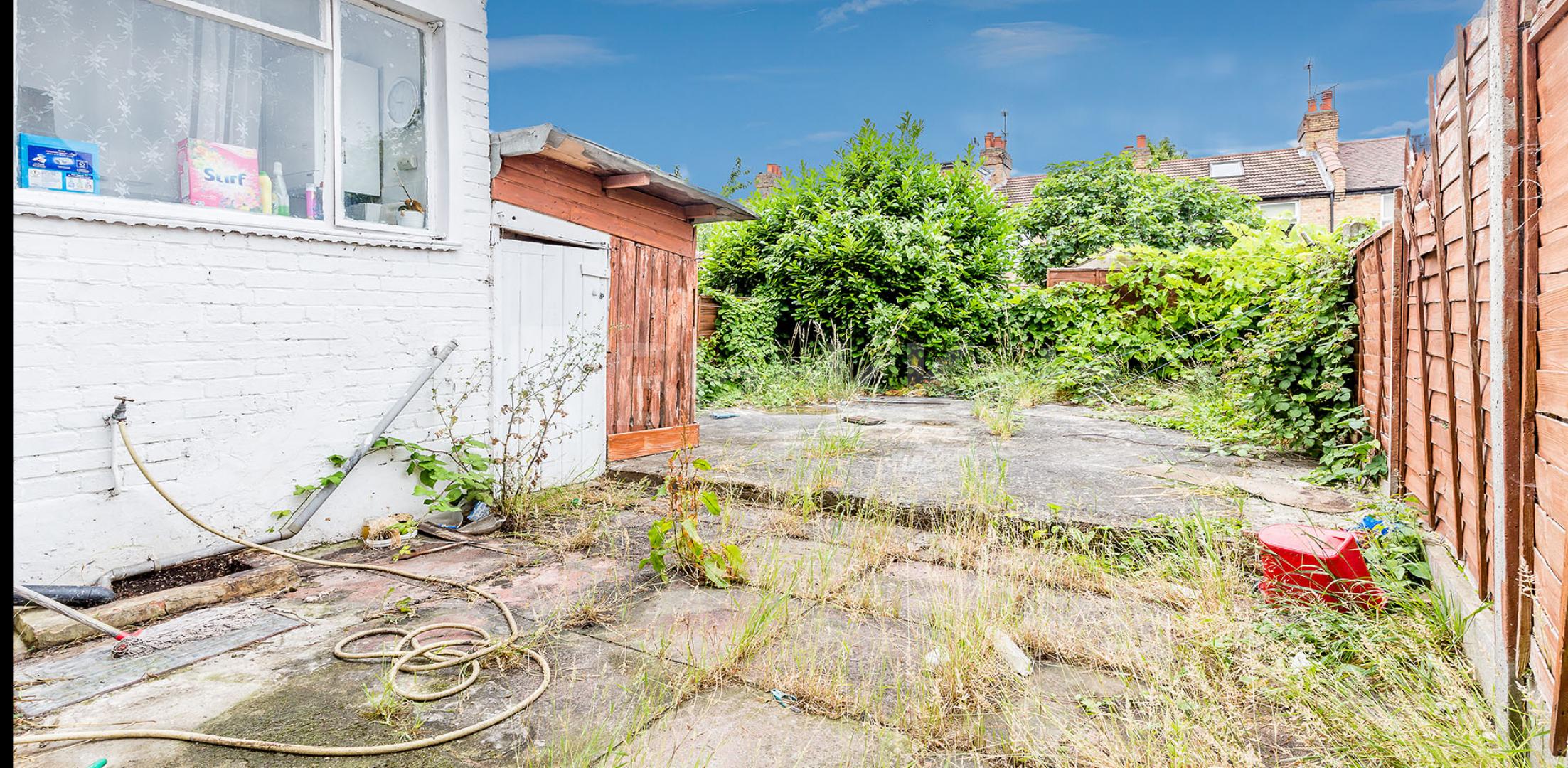 			5 Bedroom, 1 bath, 1 reception Terraced House			 Tottenhall Rd, Palmers Green