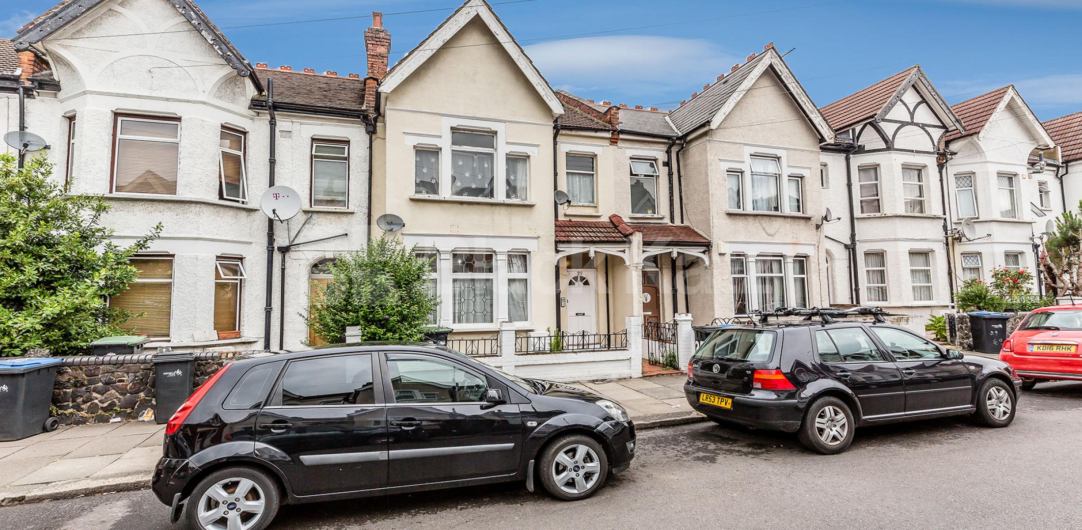 			5 Bedroom, 1 bath, 1 reception Terraced House			 Tottenhall Rd, Palmers Green