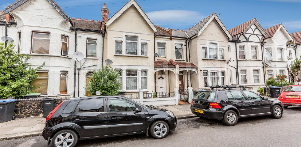 			5 Bedroom, 1 bath, 1 reception Terraced House			 Tottenhall Rd, Palmers Green
