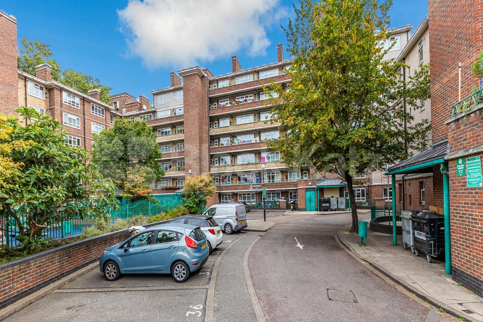 			BRIGHT AND SPACIOUS 1 BEDROOM APARTMENT, 1 Bedroom, 1 bath, 1 reception Flat			 Caledonian Road, KING'S CROSS-BARNSBURY-ISLINGTON