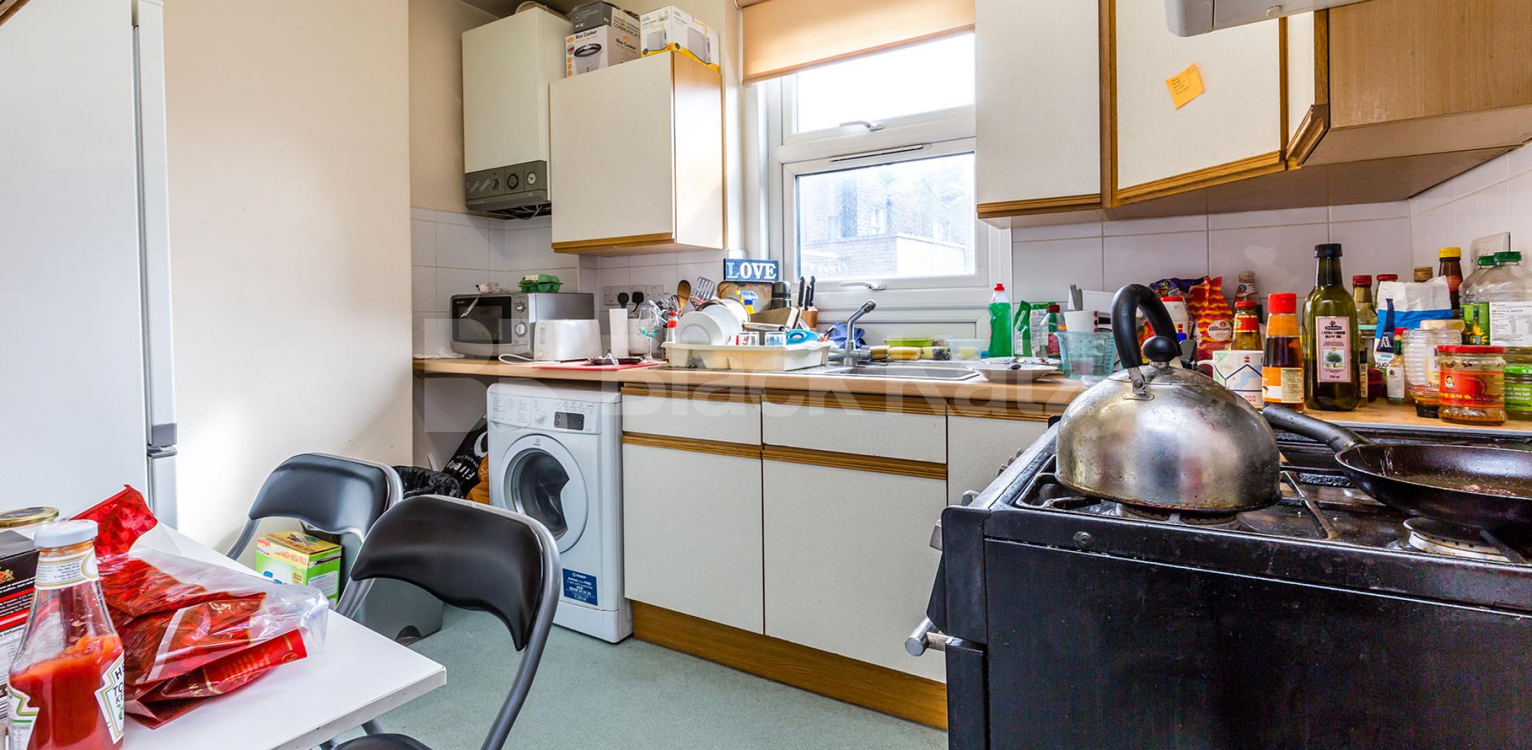 			LARGE 3/4 BED PERFECT FOR STUDENTS, 4 Bedroom, 1 bath, 1 reception Flat			 Copenhagen Street, KING'S CROSS-ISLINGTON-ANGEL