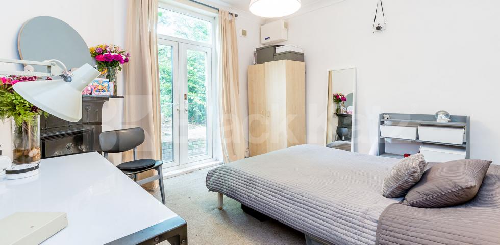 			BEAUTIFUL TWO BEDROOM GARDEN FLAT WITH STUDY/GUEST ROOM, 2 Bedroom, 1 bath, 1 reception Flat			 Hertford Road, DE BEAUVOIR-DALSTON-HAGGERSTON