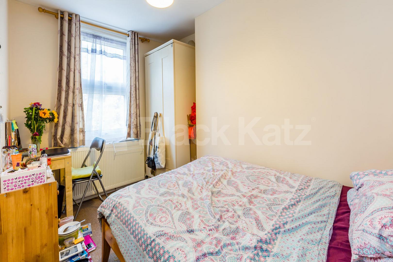 Arrange over 2 floors a recently painted and bright and airy 4 bedroom property Essex Road, Islington