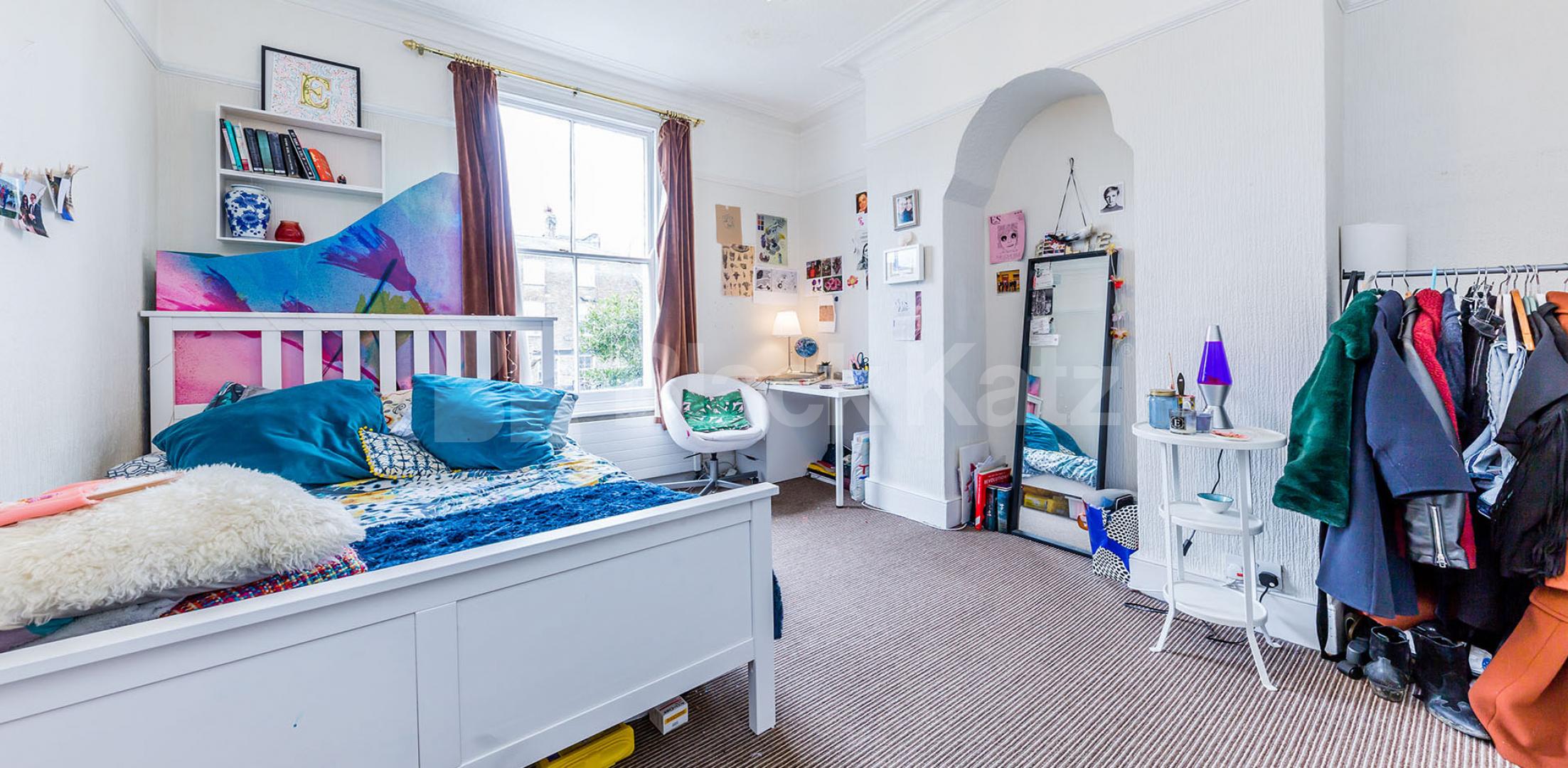 			4 Bedroom, 1 bath, 1 reception Flat			 Beacon Hill, CALEDONIAN ROAD-HOLLOWAY
