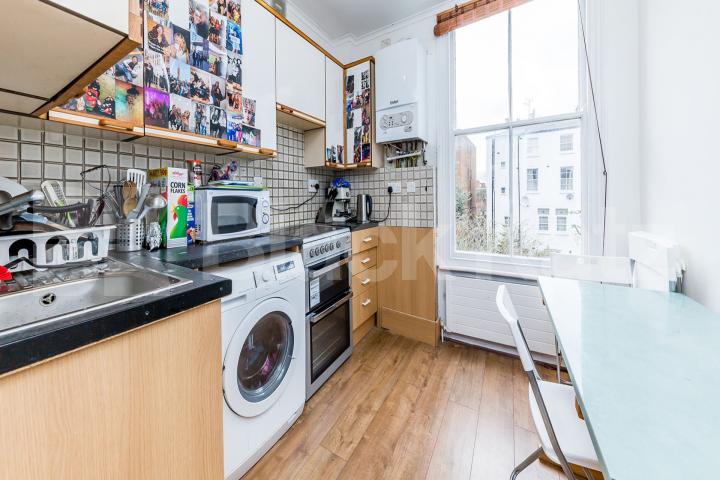 Arrange over 2 floors a recently painted and bright and airy 4 bedroom property Essex Road, Islington