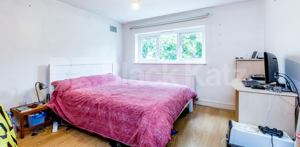 			SPACIOUS BRIGHT AND AIRY TWO BEDROOM APARTMENT, 2 Bedroom, 1 bath, 1 reception Flat			 Regina Road, FINSBURY PARK-STROUD GREEN 