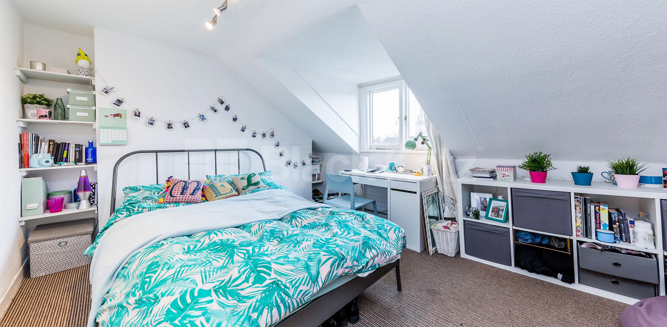 			4 Bedroom, 1 bath, 1 reception Flat			 Beacon Hill, CALEDONIAN ROAD-HOLLOWAY