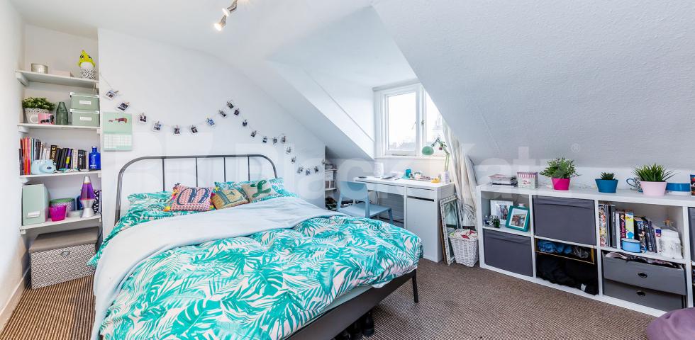 			3 Bedroom, 1 bath, 1 reception Flat			 Beacon Hill, CALEDONIAN ROAD-HOLLOWAY