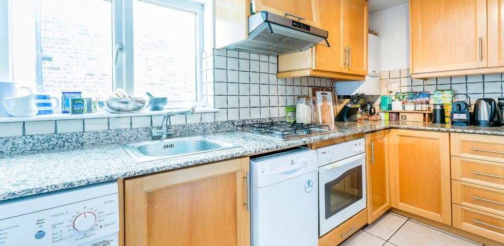 			SPACIOUS BRIGHT AND AIRY TWO BEDROOM APARTMENT, 2 Bedroom, 1 bath, 1 reception Flat			 Regina Road, FINSBURY PARK-STROUD GREEN 