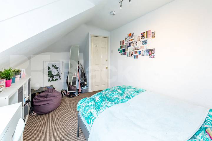 perfect for 4 sharers, located in the sought after area of Hillmarton  Beacon Hill, Hillmarton Conservation Area 