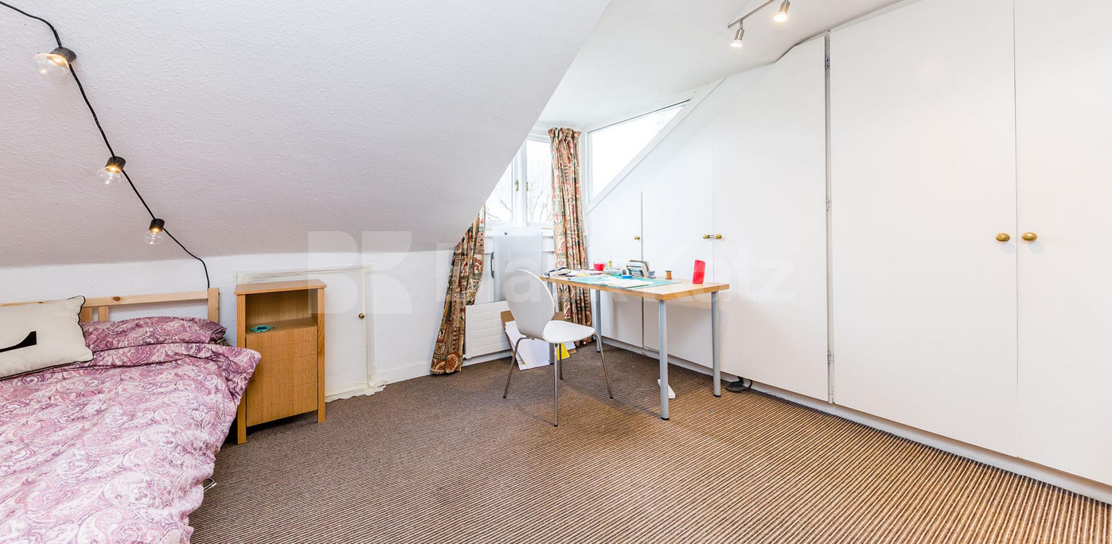 			3 Bedroom, 1 bath, 1 reception Flat			 Beacon Hill, CALEDONIAN ROAD-HOLLOWAY